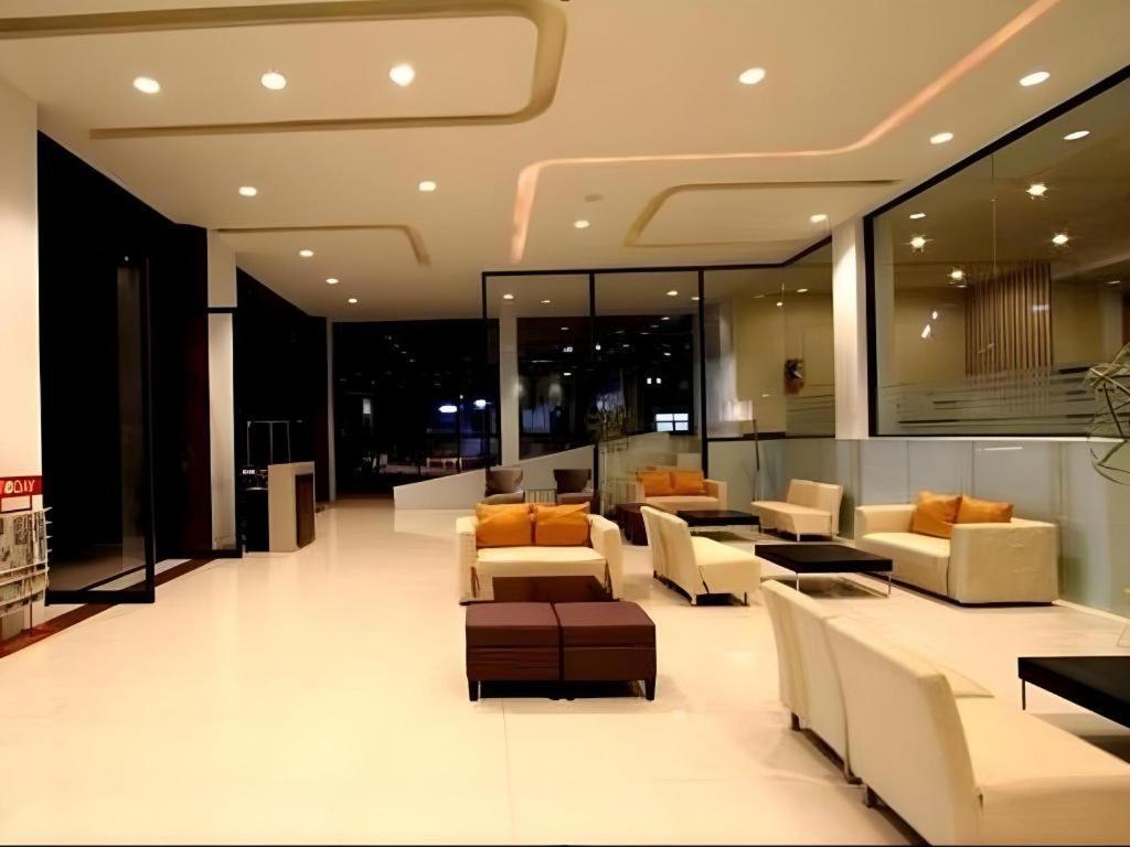 Отель The Regent Ubon Убонратчатхани Экстерьер фото